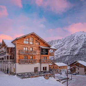 Le Chalet Blanc & Spa Hotel
